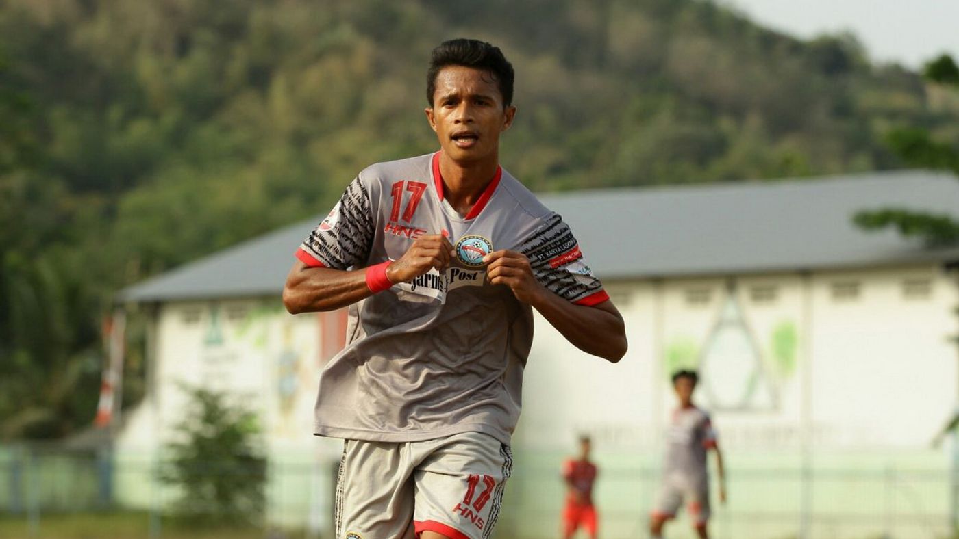 Rus yotoqxonasida yashirin kamera porno Patrisiya Velaskes yalangoch