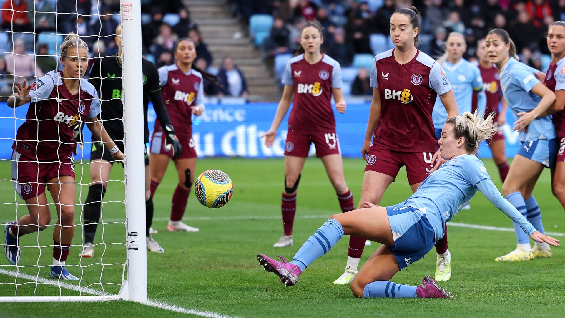 Lauren Hemp goal Aston Villa Manchester City 2023-24