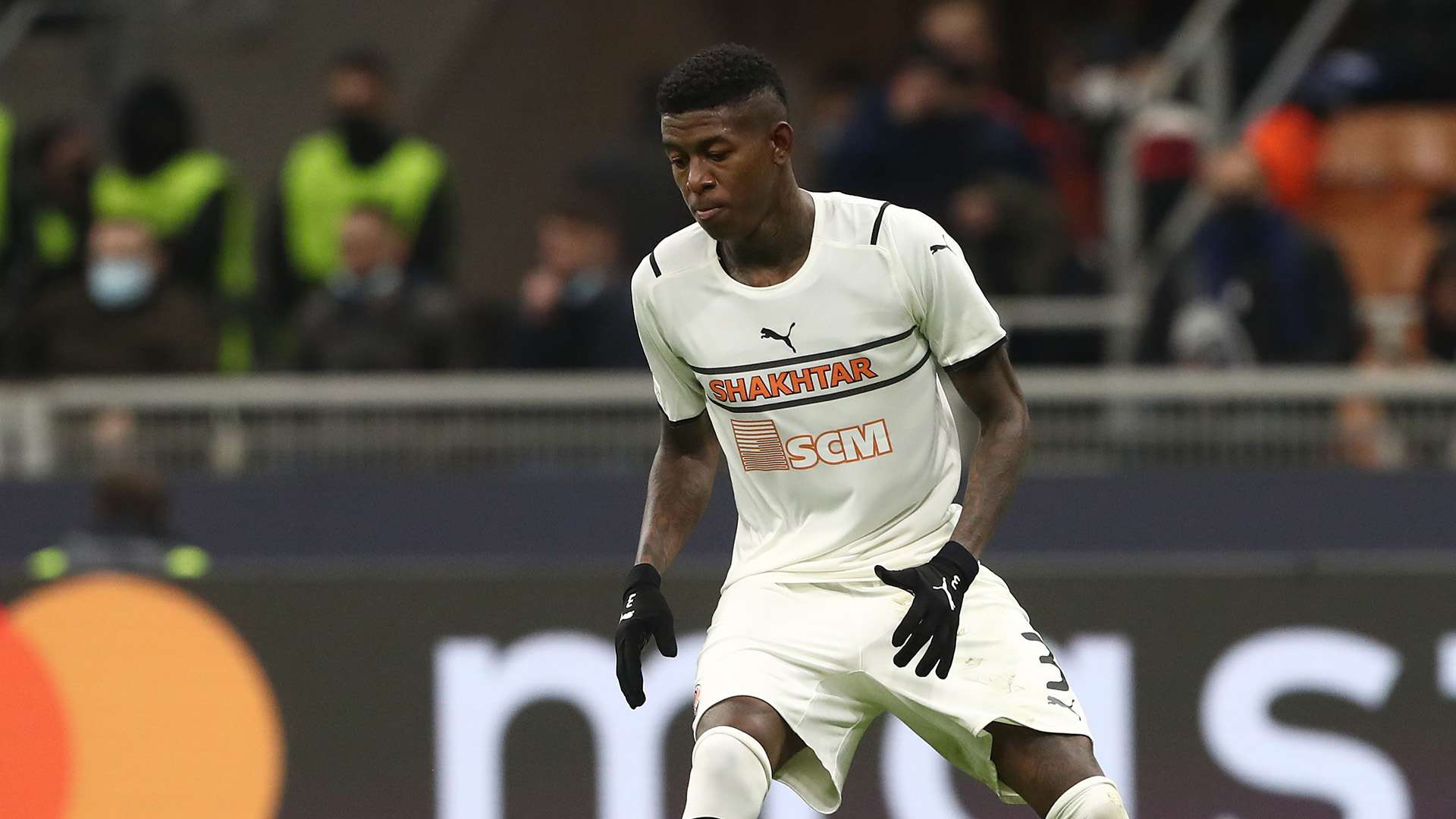 Vitão, zagueiro do Shakhtar Donetsk 2021