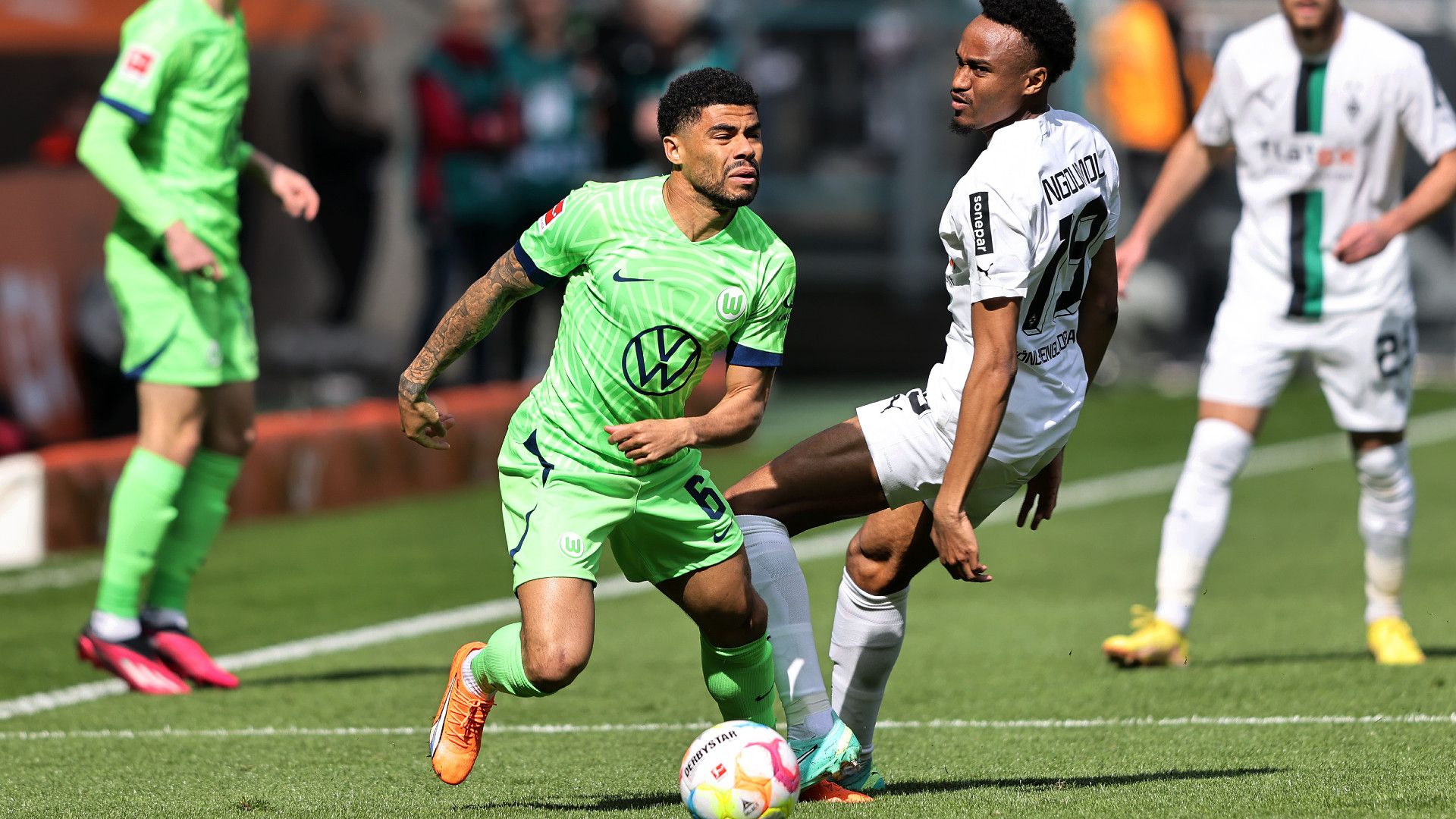 PAULO OTAVIO WOLFSBURG NATHAN NGOUMOU GLADBACH BUNDESLIGA 09042023