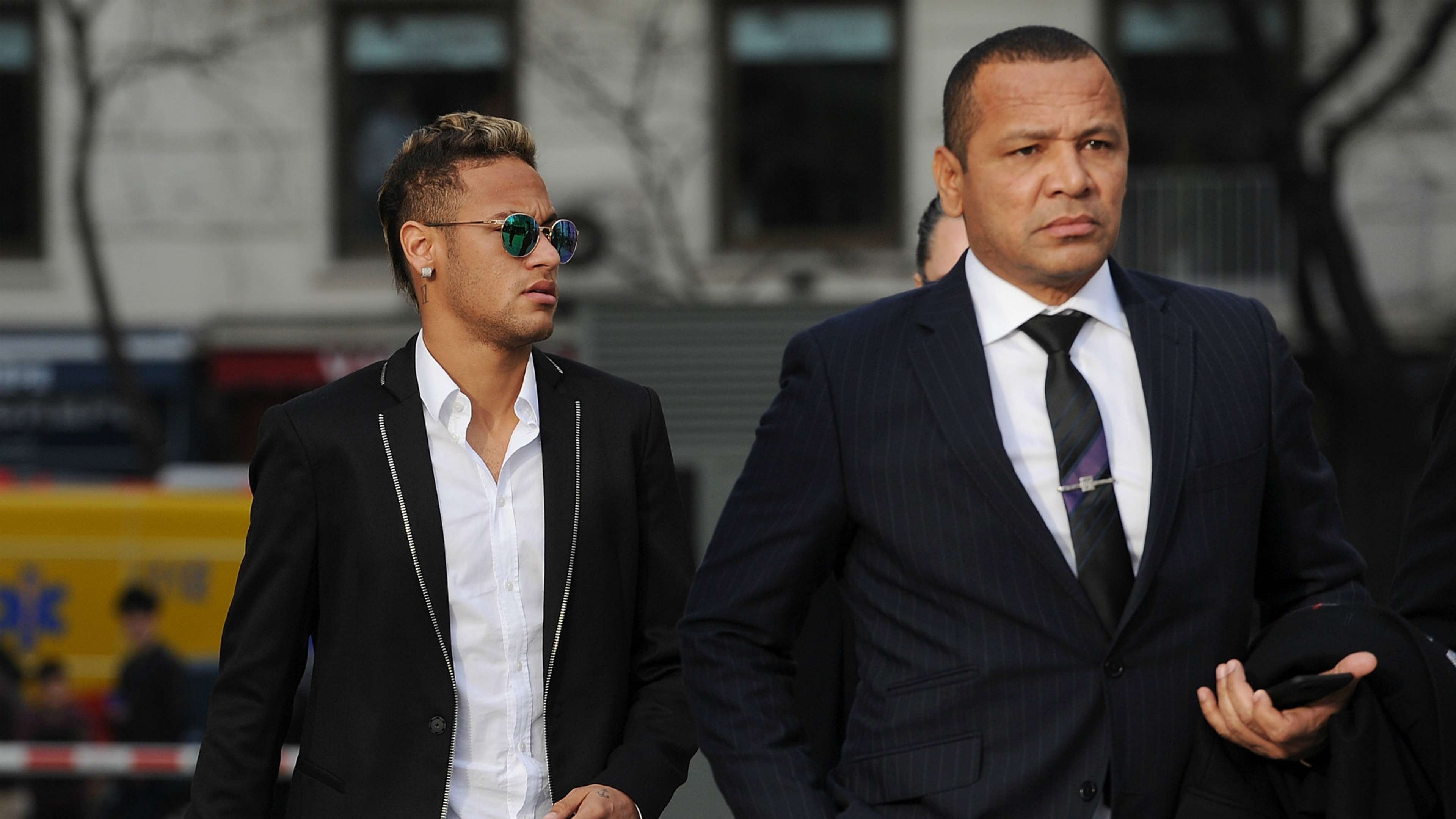 Neymar and father court