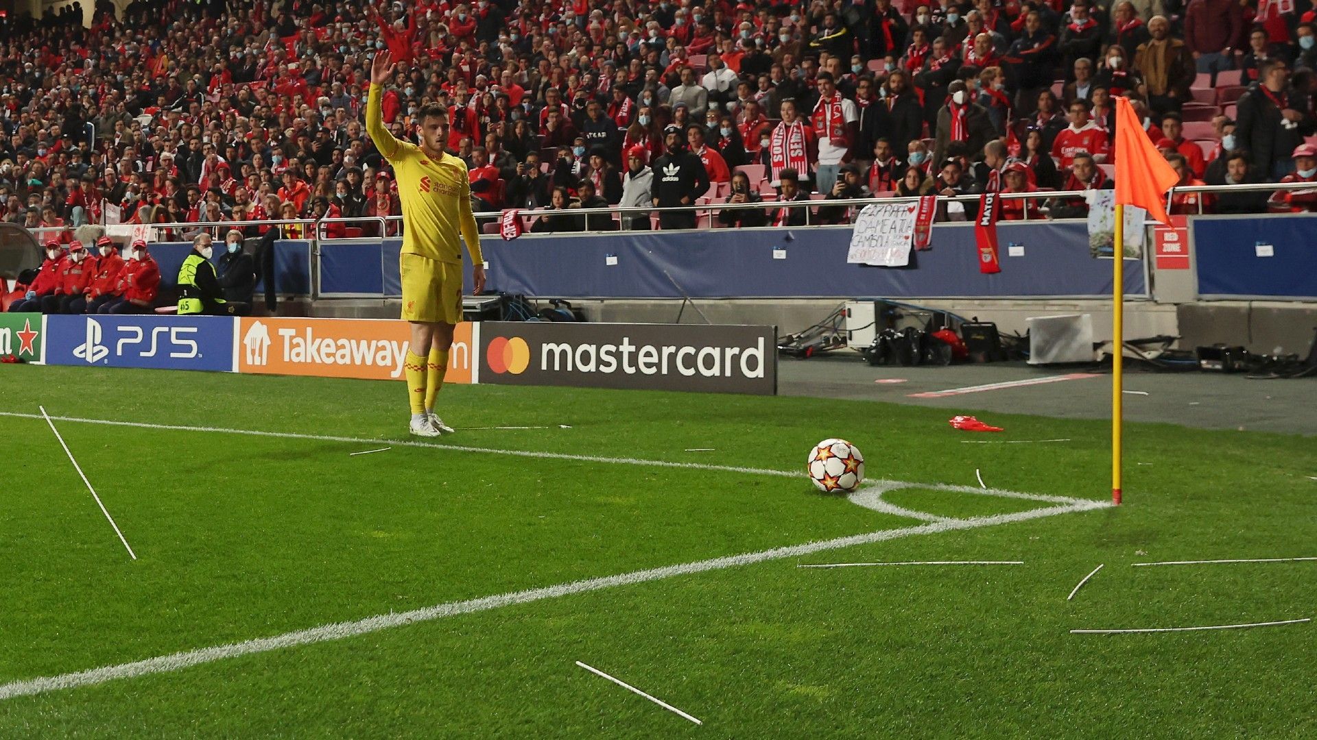 Robertson corner Liverpool Benfica 2022