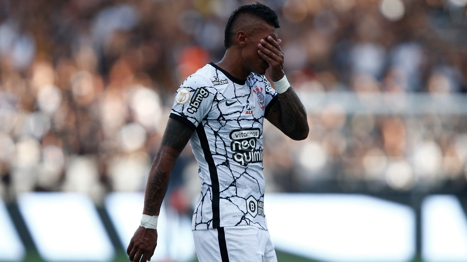 Paulinho é oferecido, mas Atlético-MG não se anima com veterano-Vitória dos dados