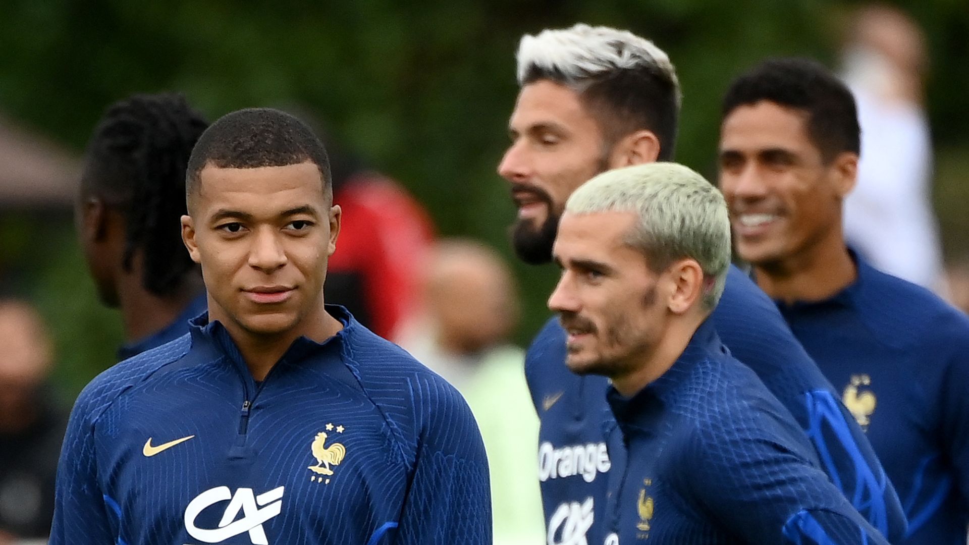 Equipe de France Mbappé Griezmann Giroud Varane