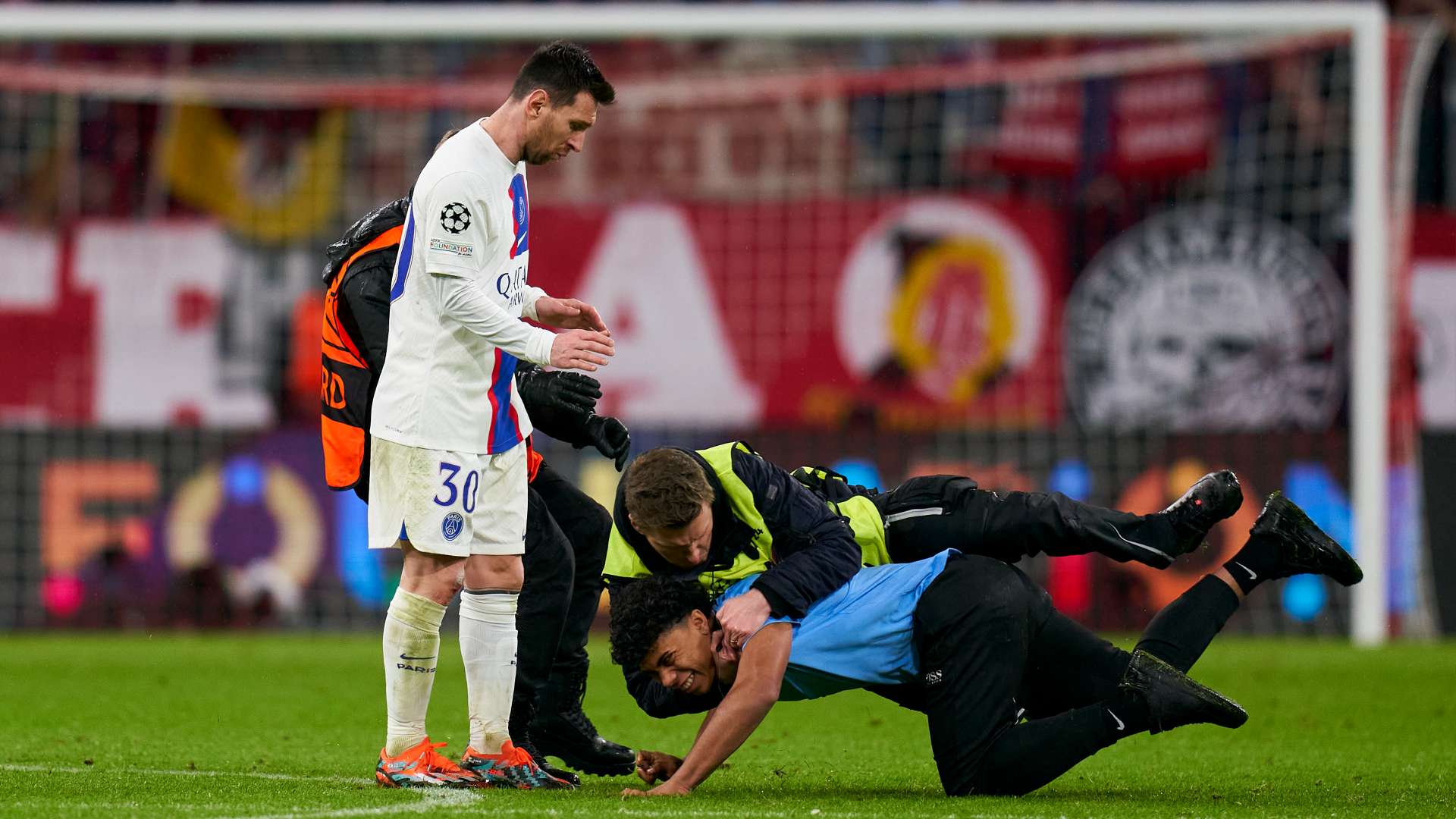Lionel Messi PSG pitch invader taken out 2022-23