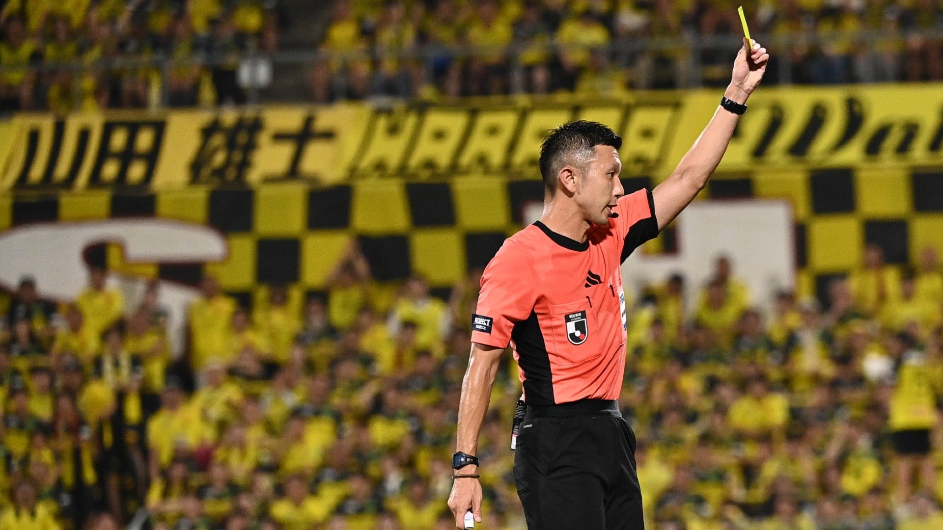  Refree Koki NAGAMINE shows an yellow card