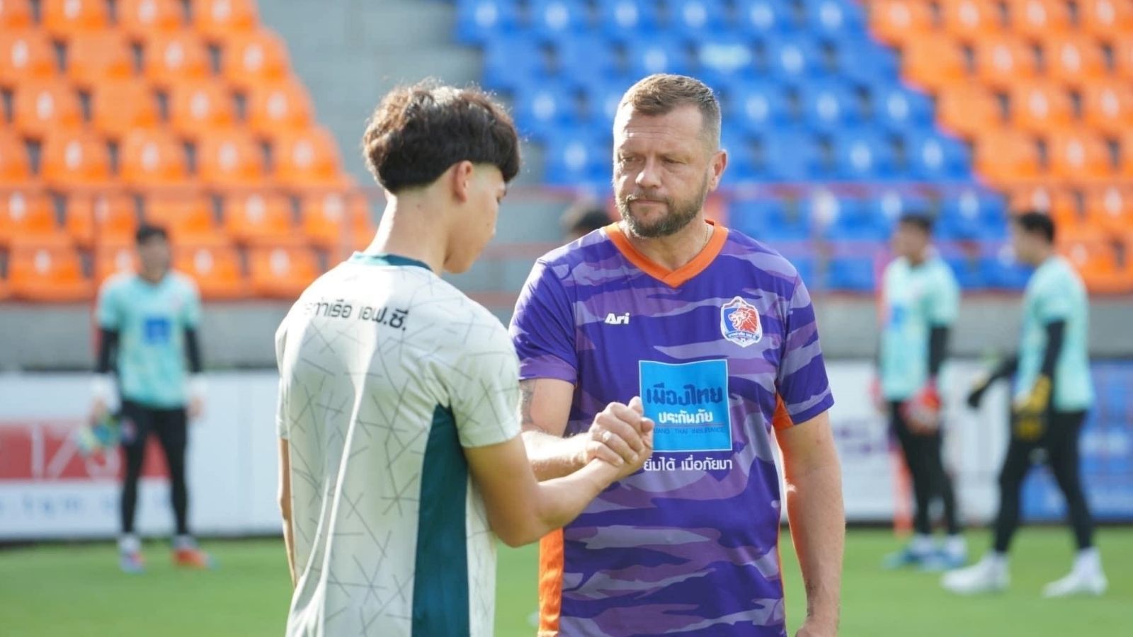 สก็อตต์ คูเปอร์ - เบน เดวิส