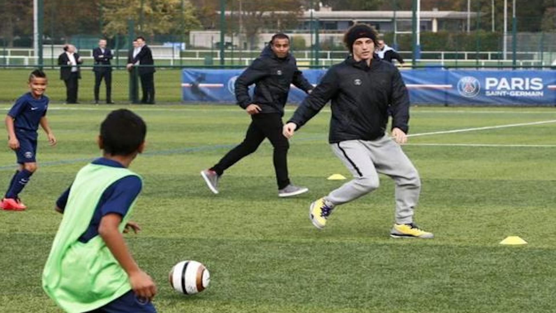 Warren Zaïre-Emery avec David Luiz et Lucas