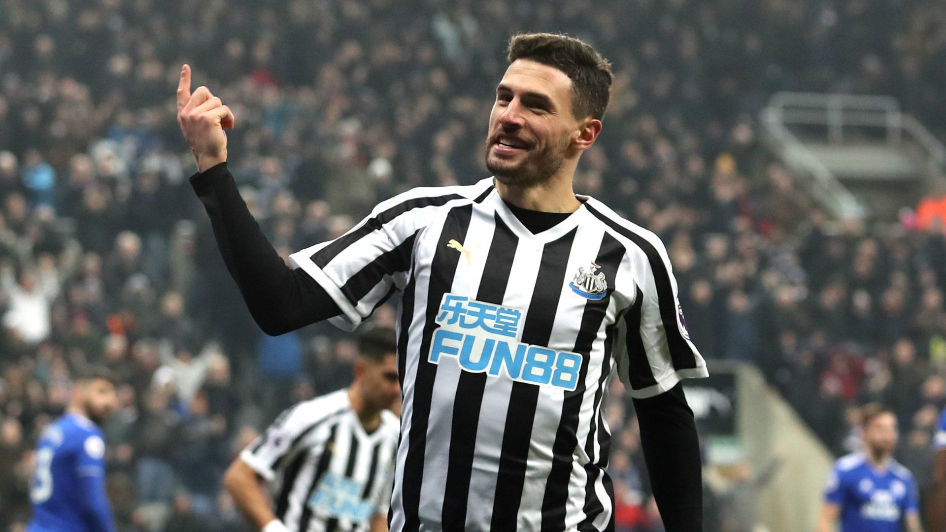 Fabian Schar Newcastle United 2018-19