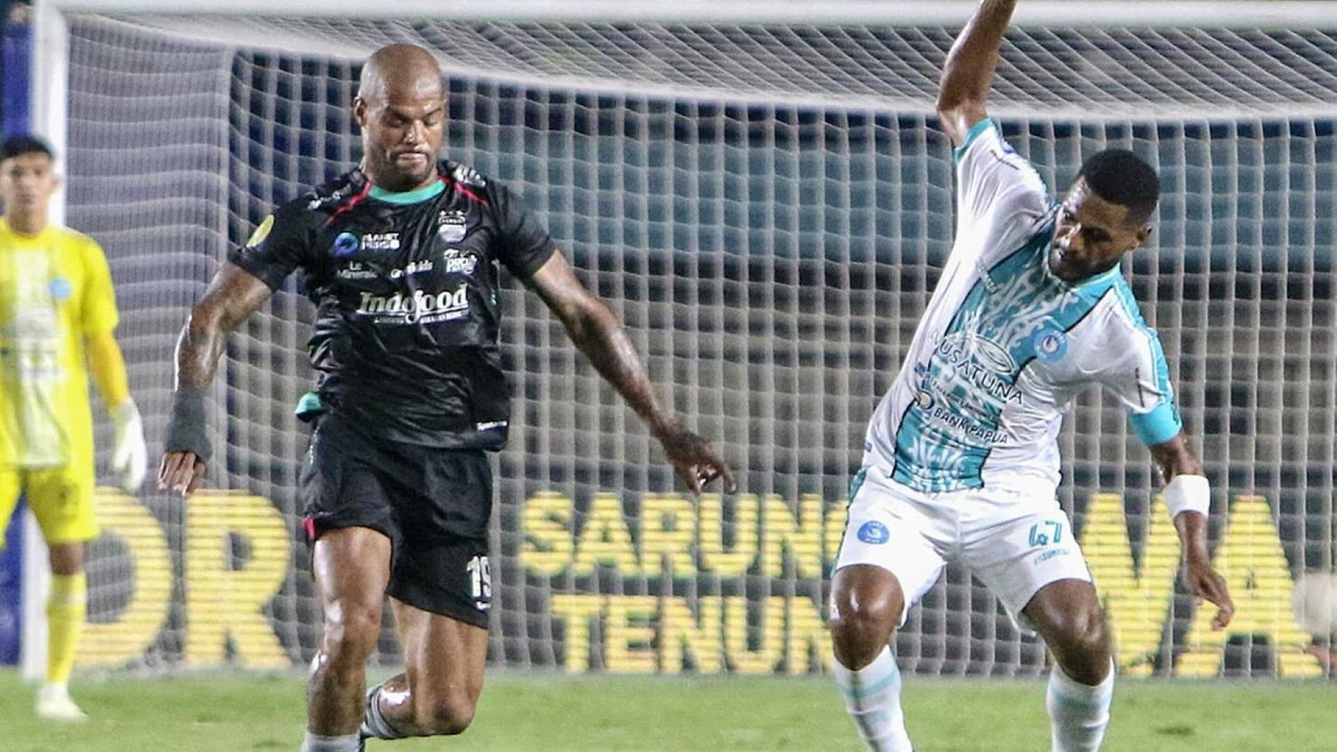 David Da Silva Donny Monim - Persib Bandung vs PSBS Biak