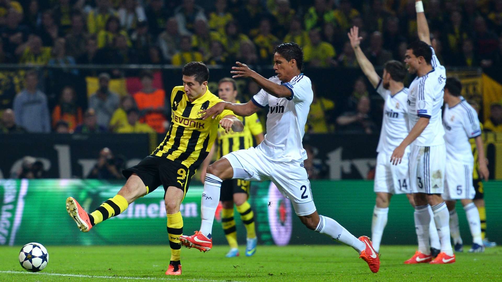 Robert Lewandowski Borussia Dortmund - Real Madrid 04242013 Champions League