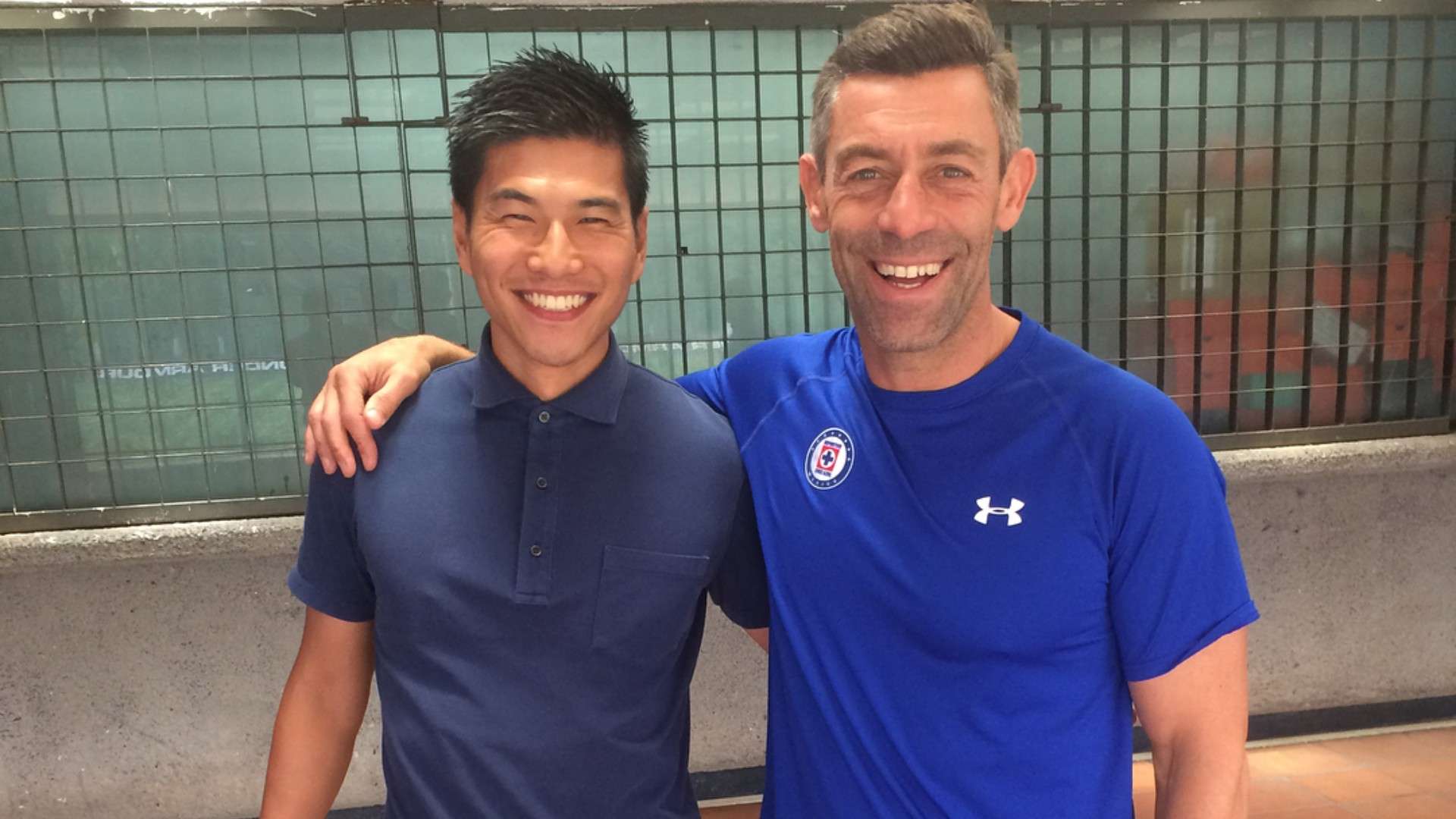 Ryota Nishimura con Pedro Caixinha