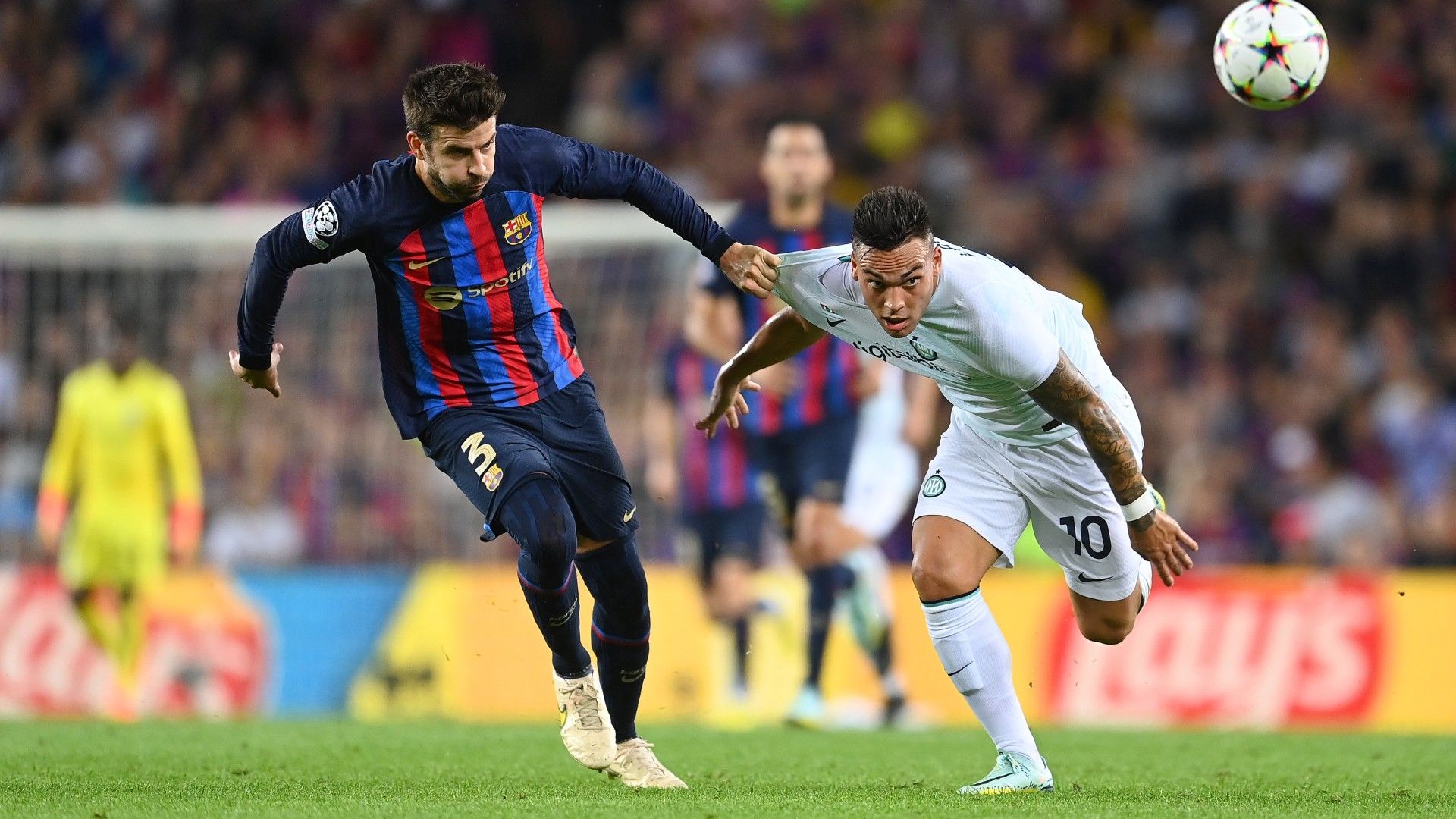 Lautaro Martinez Piqué Barcelona Inter Champions League