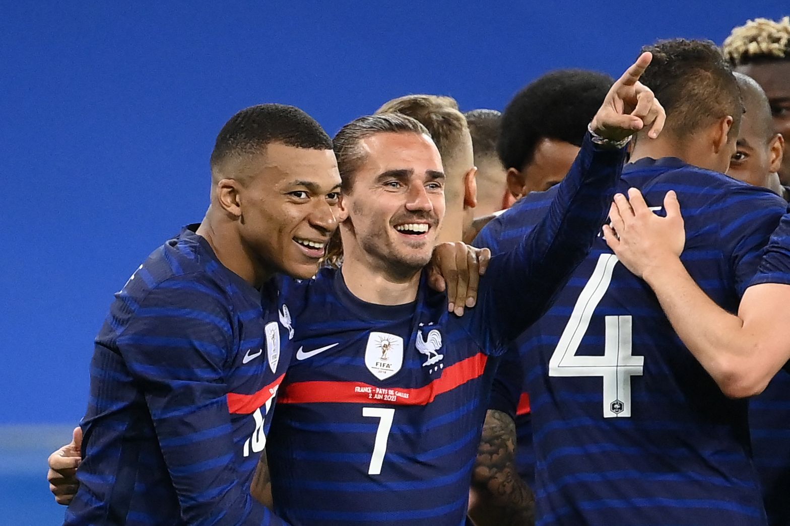 Mbappé Griezmann France Galles