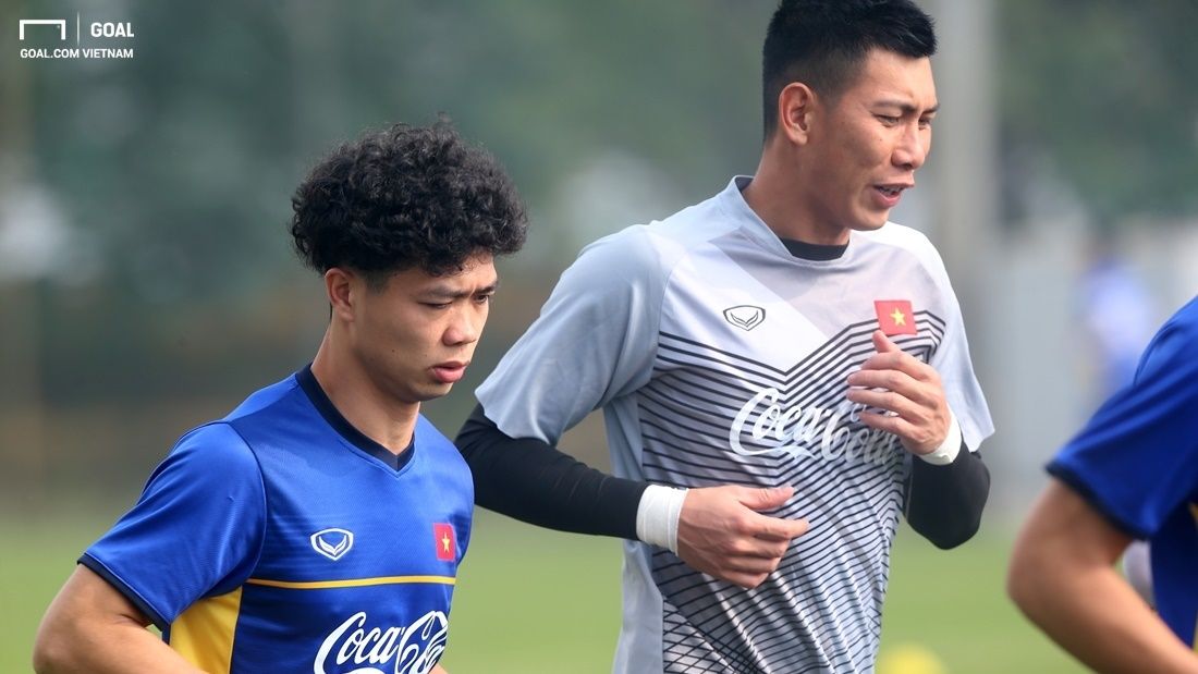 Tuyển Việt Nam tập luyện sáng 21/12