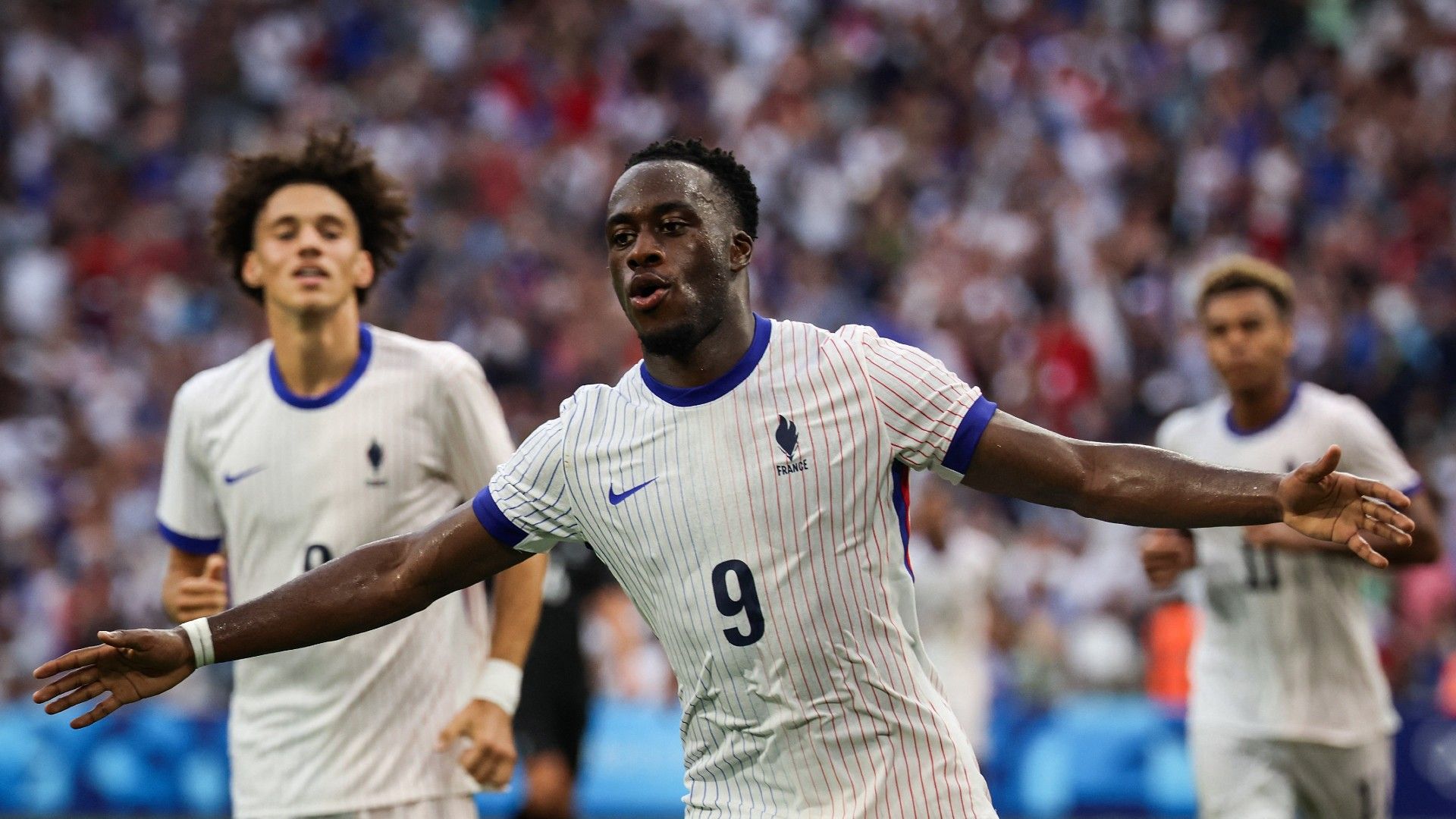 France's forward #09 Arnaud Kalimuendo (C) celebrates 