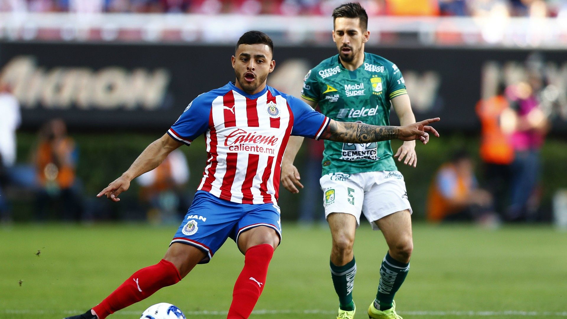 Chivas León Alexis Vega Fernando Navarro