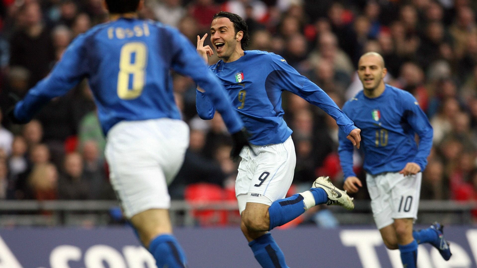 Pazzini England Italy 2007