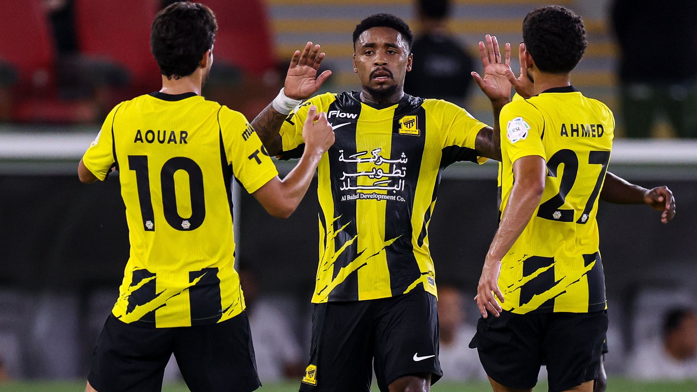 Vidéo : Bergwijn sauve Al-Ittihad du piège d'Al-Hazm grâce à un triplé historique