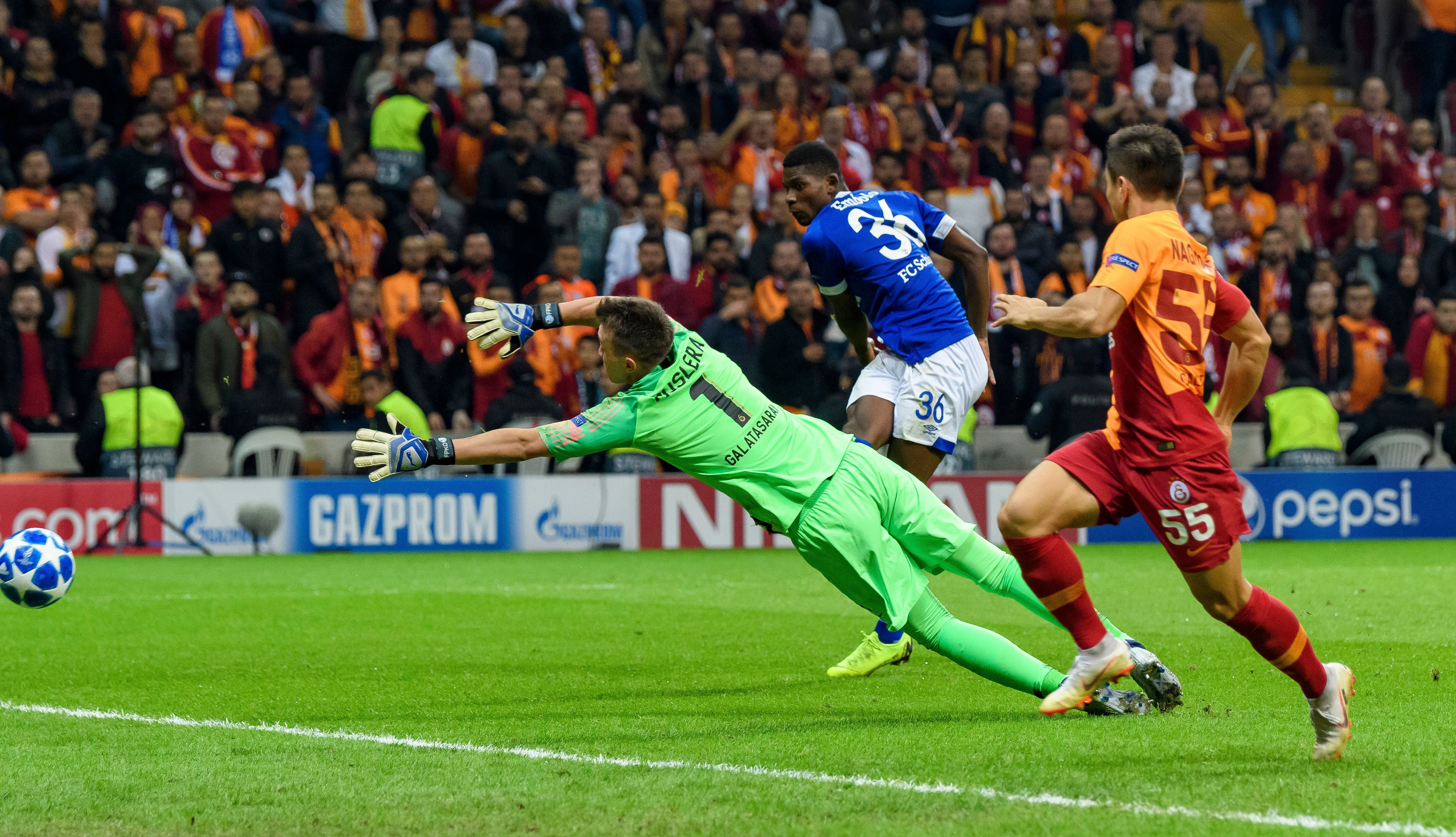 Breel Embolo Fernando Muslera Galatasaray Schalke 04 Champions League 10/24/18