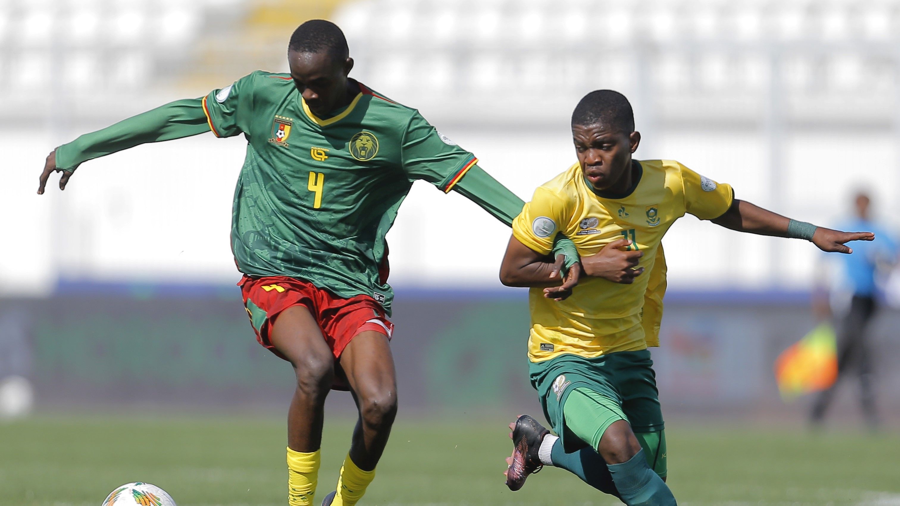 Siphiwe Mlondo of South Africa challenges Chris Irenee of Cameroon