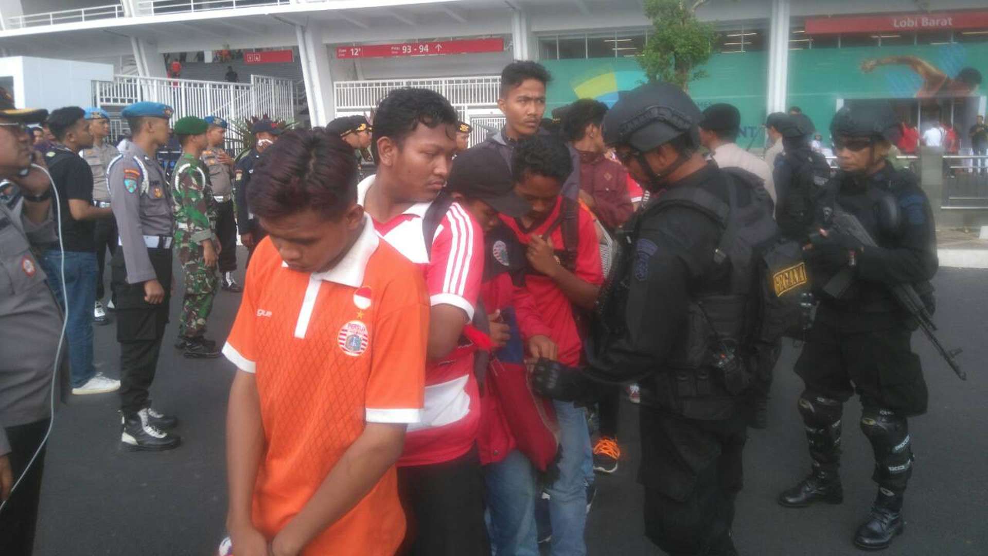 Suporter Tanpa Tiket Final Piala Presiden 2018