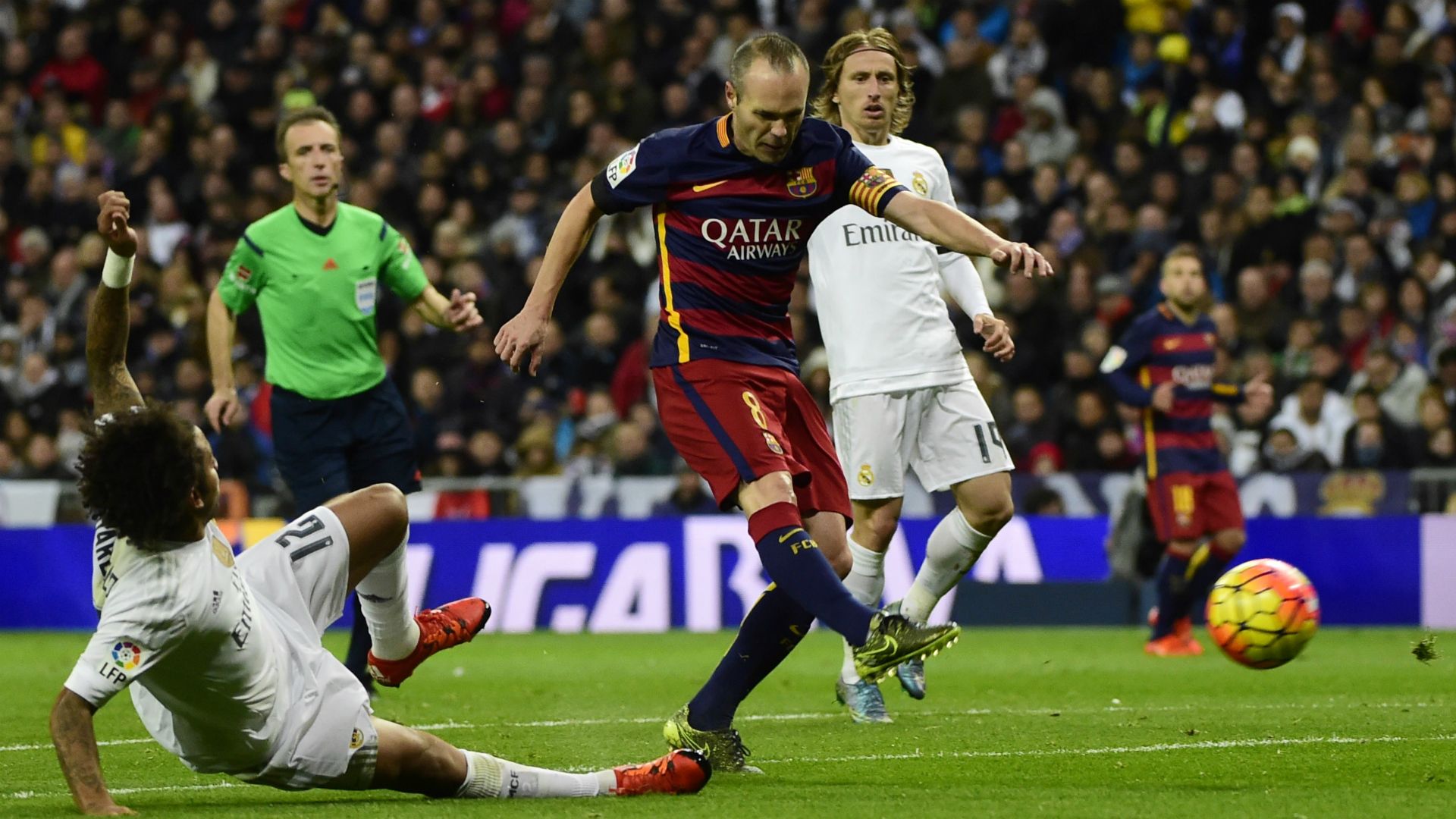 Iniesta goal Real Madrid Barcelona November 2015