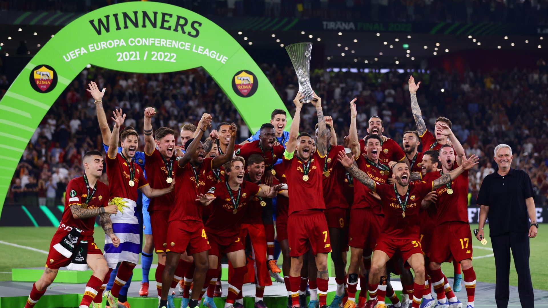 Roma Conference League celebrating