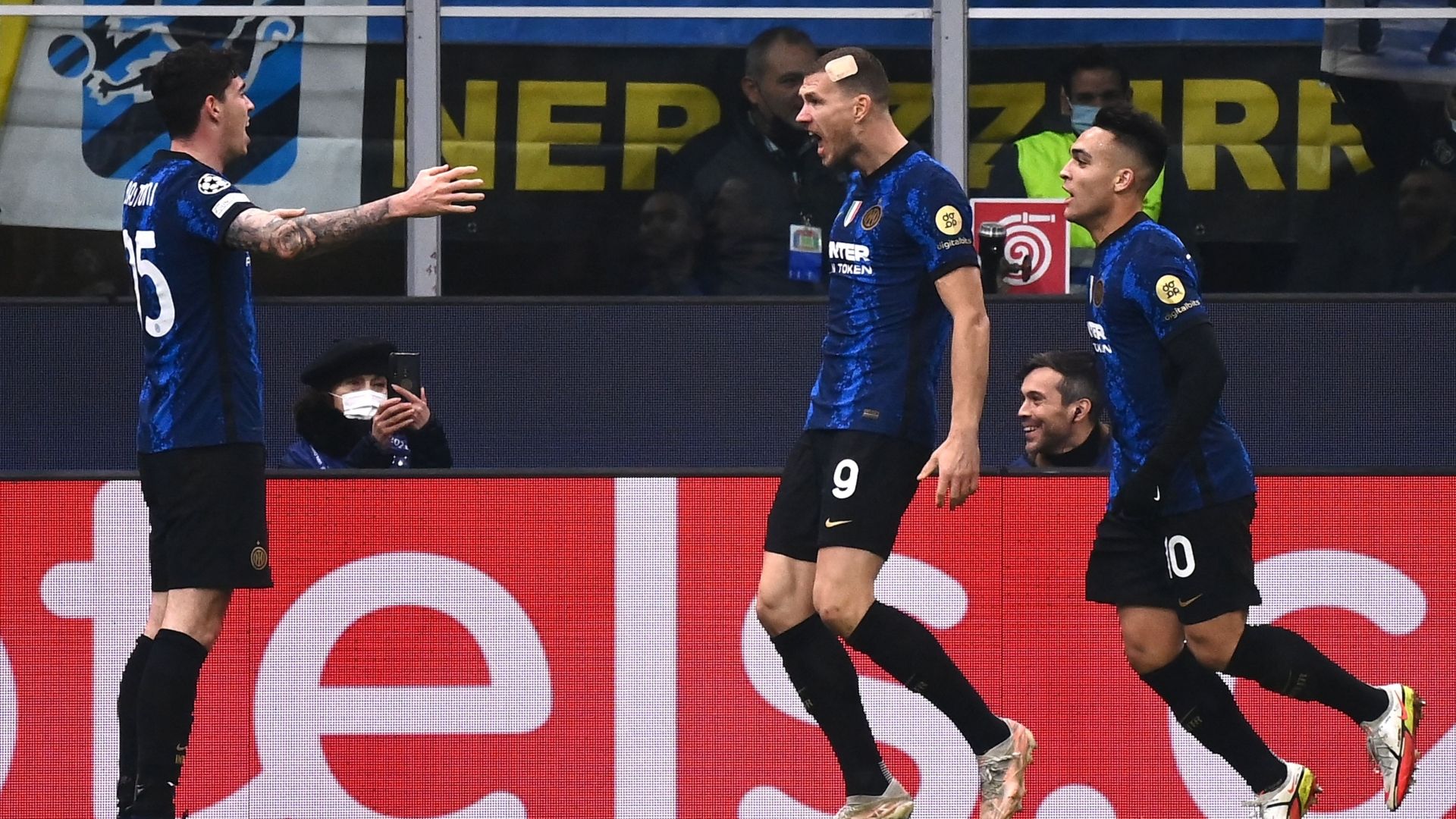 Edin Dzeko Inter Shakhtar 24112021