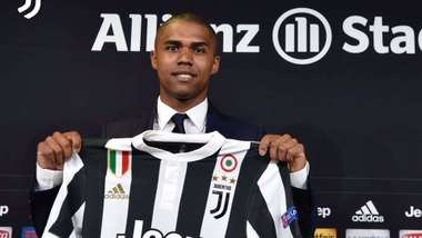 Douglas Costa Juventus unveiling 17072017