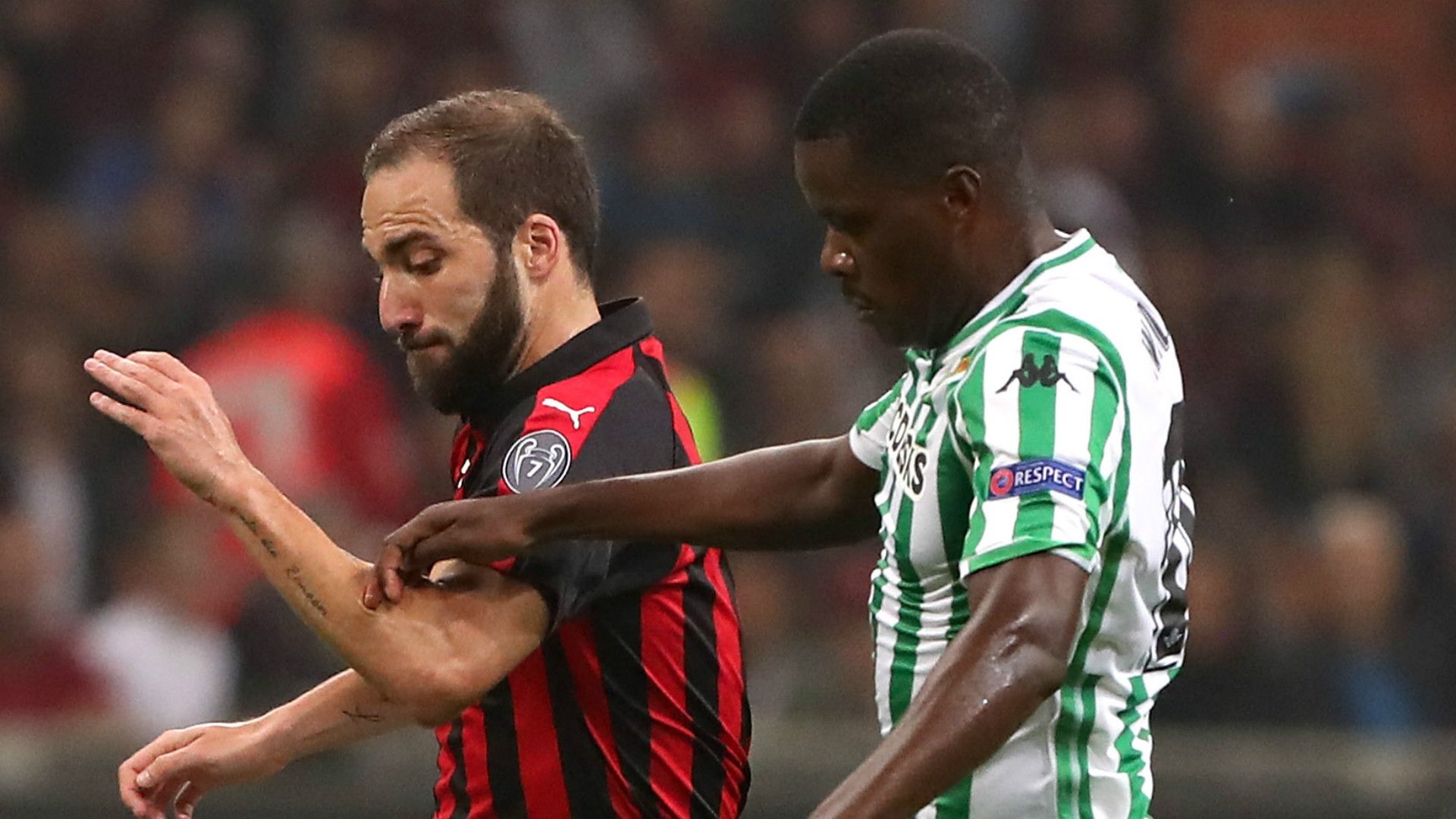 Gonzalo Higuain William Carvalho AC Milan Real Betis 2018-19