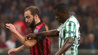 Gonzalo Higuain William Carvalho AC Milan Real Betis 2018-19