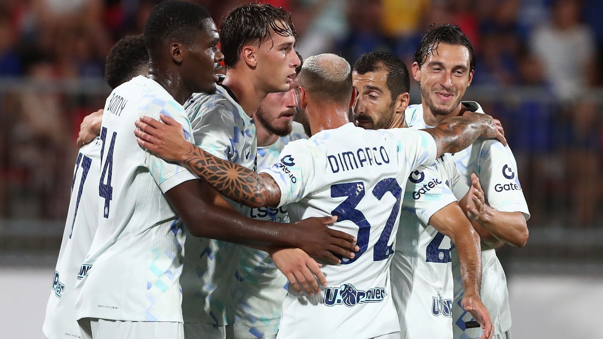 Pio Esposito esultanza Inter seconda maglia 