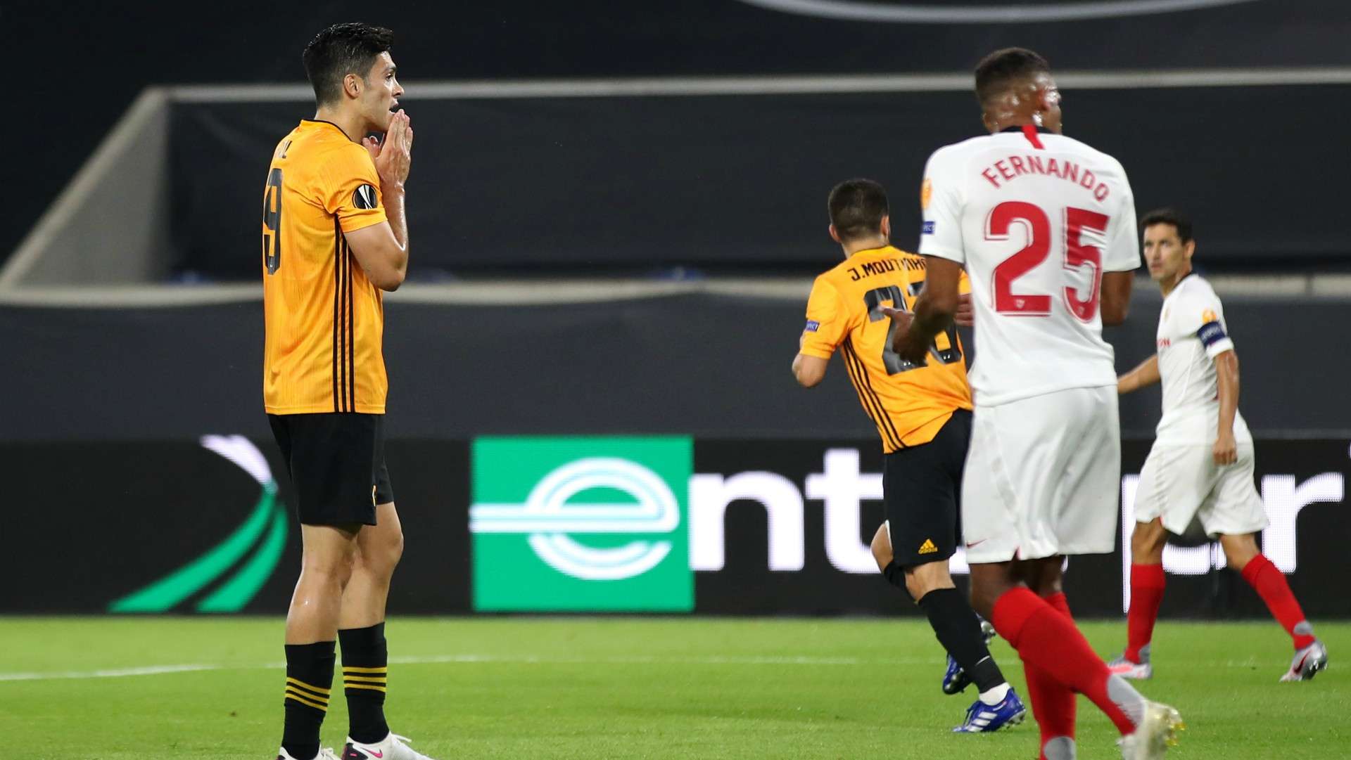 Raúl Jiménez Wolves Sevilla