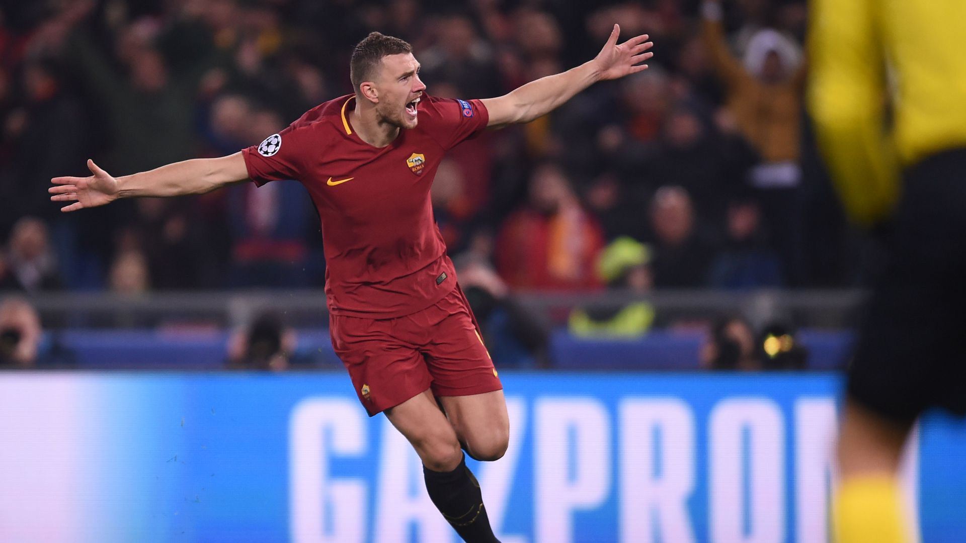 Edin Dzeko celebrates goal Roma Shakhtar Donetsk