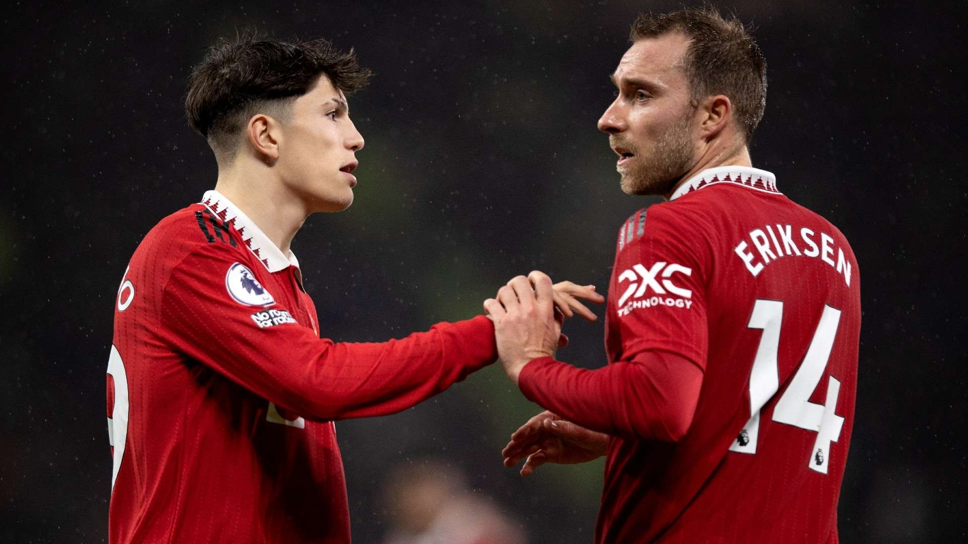Alejandro Garnacho speaks with Christian Eriksen of Manchester United