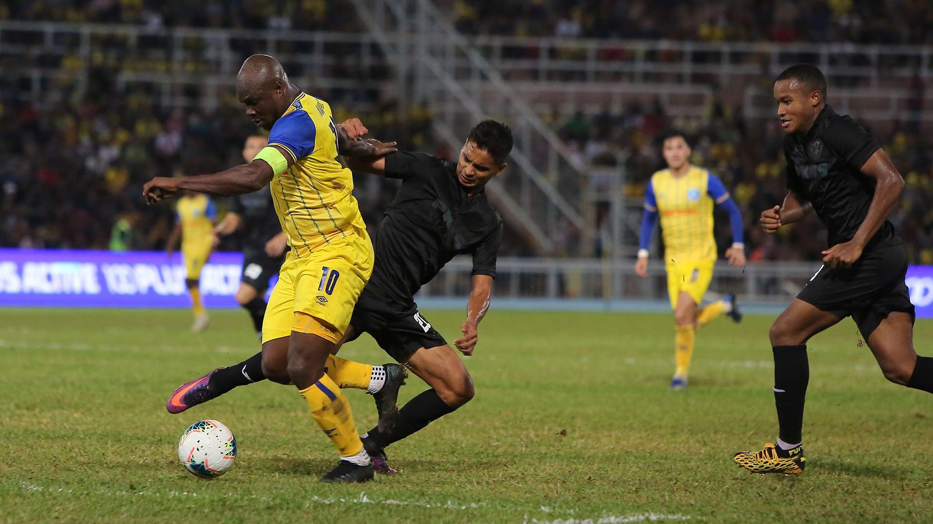 Safuwan Baharudin, Dickson Nwakaeme, Pahang v Selangor, Super League, 29 Feb 2020