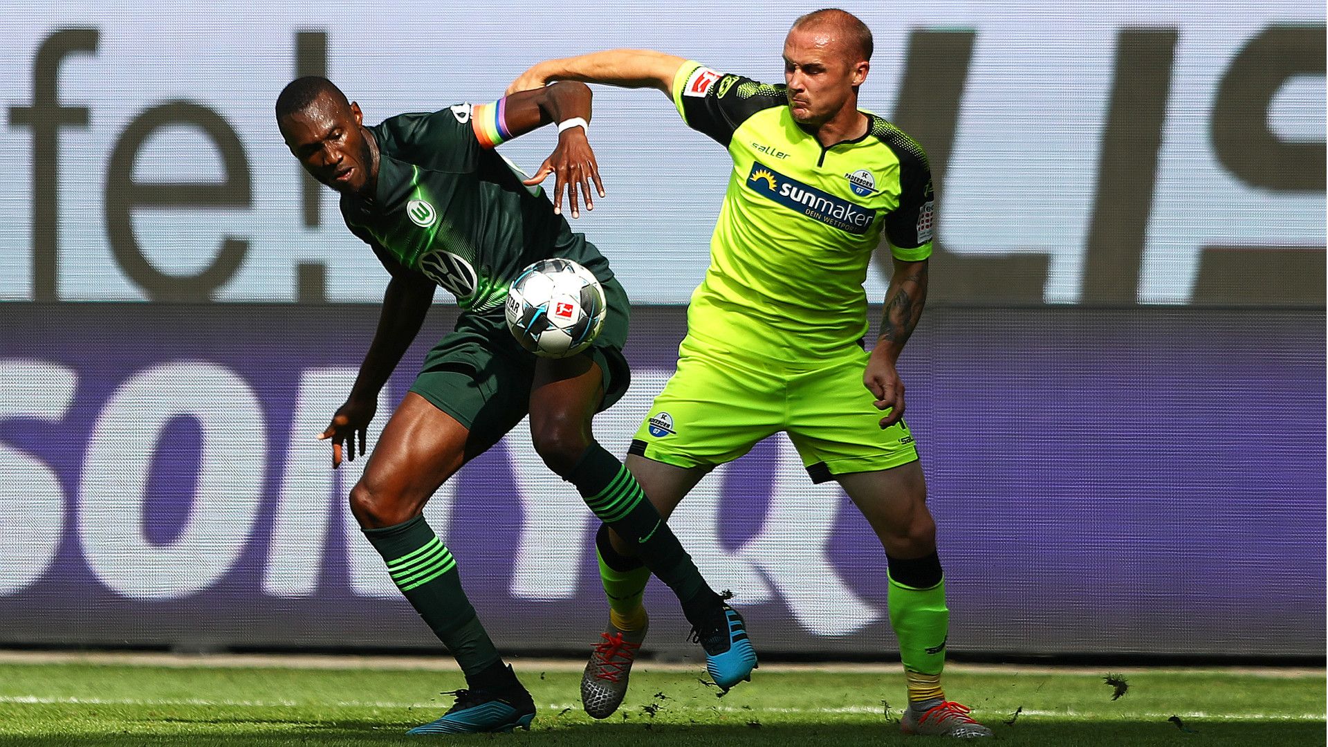 Josuha Guilavogui Sven Michel VfL Wolfsburg SC Paderborn Bundesliga 31082019