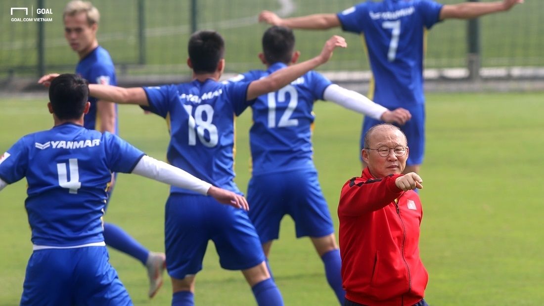 Tuyển Việt Nam tập luyện sáng 21/12