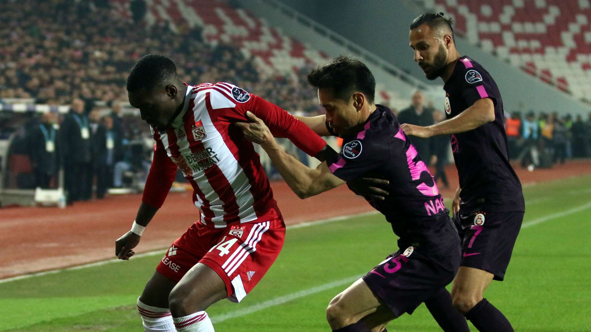 Thievy Bifouma Yuto Nagatomo Sivasspor Galatasaray 04022018