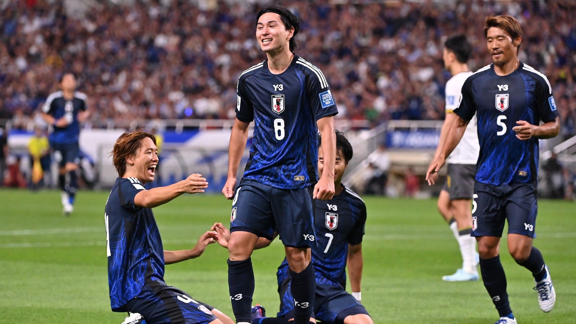 takumi minamino japan