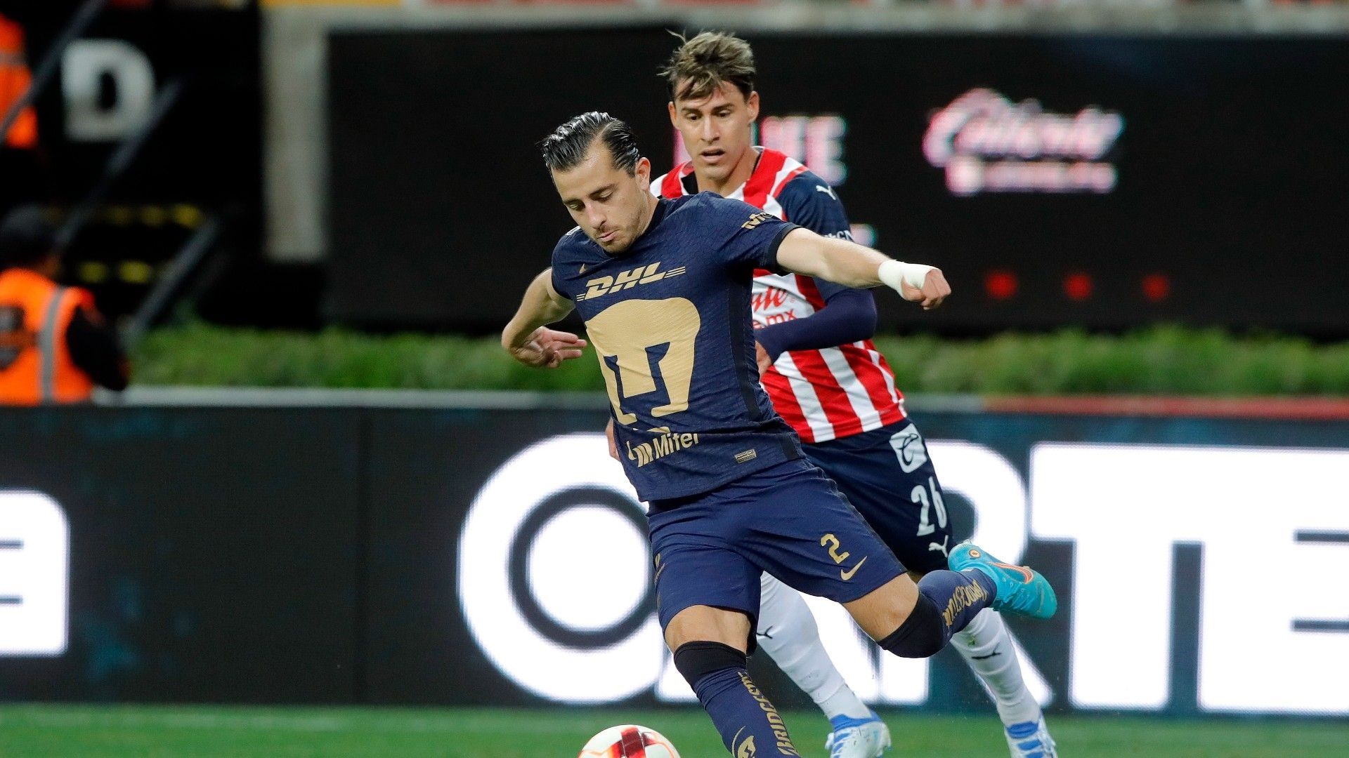 Cristian Calderón Alan Mozo Chivas Pumas Clausura 2022