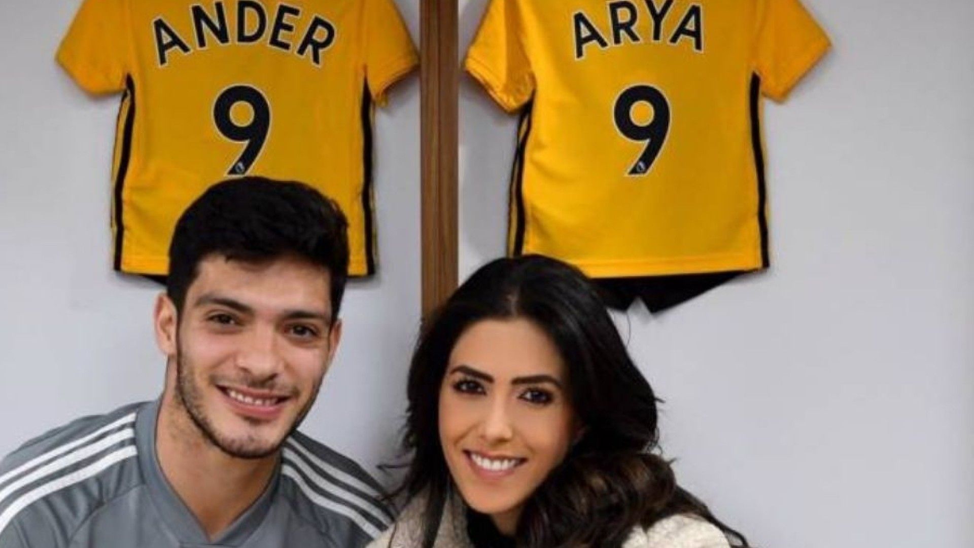 Raúl Jiménez Daniela Basso 2022