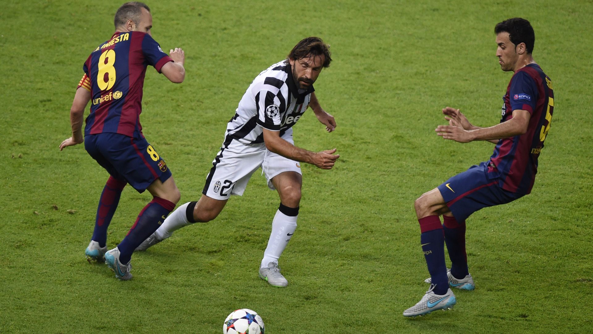 Iniesta Pirlo Busquets Juventus Barcelona