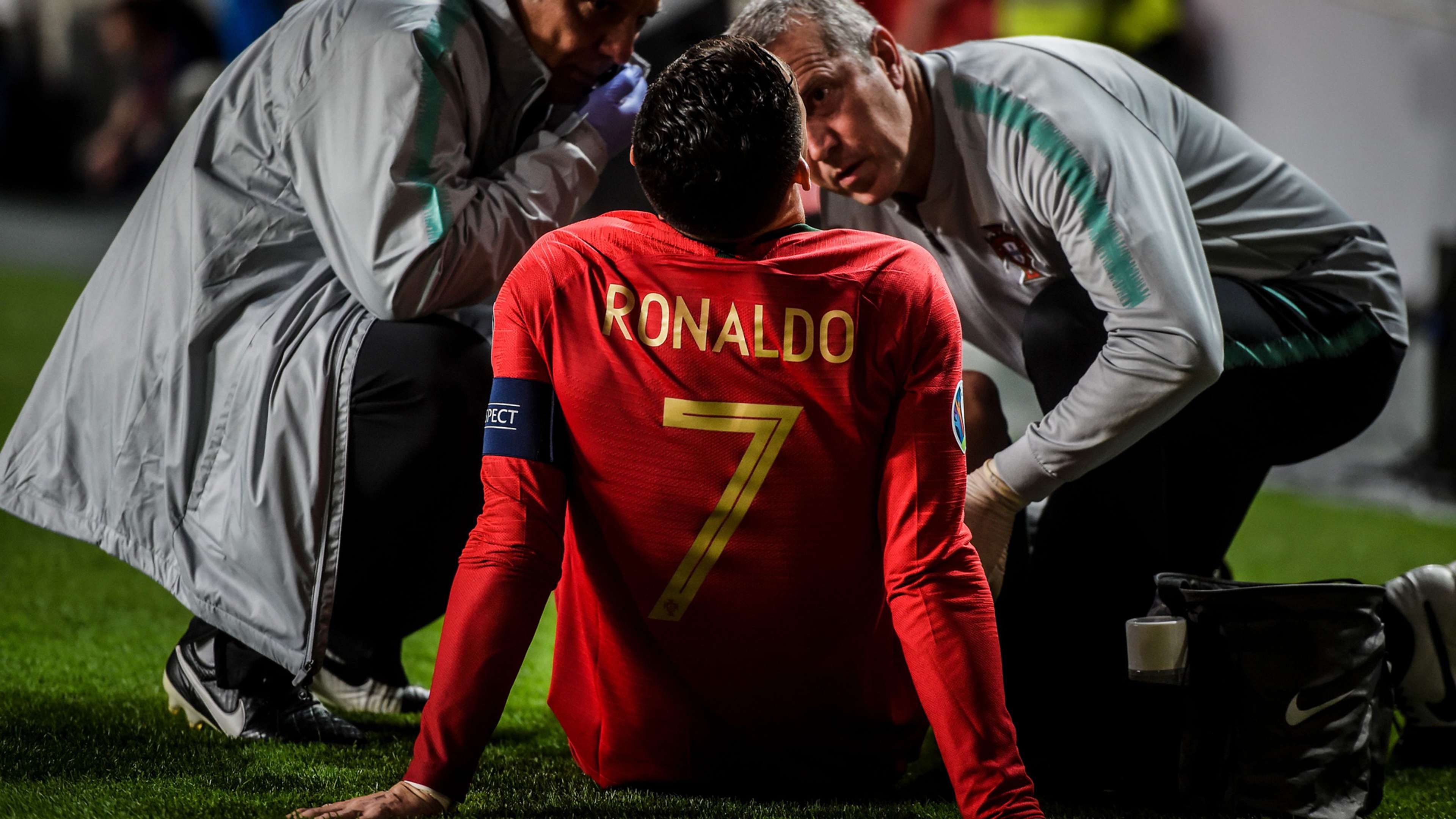 Cristiano Ronaldo injury Portugal Serbia 0319