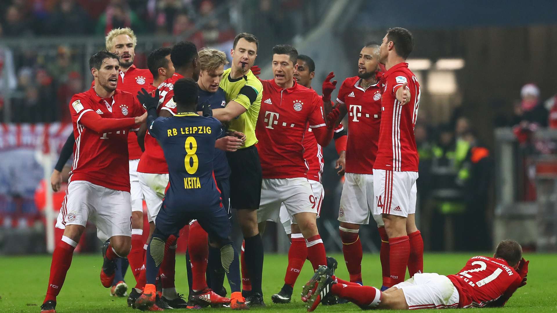 Emil Forsberg Philipp Lahm Bayern München RB Leipzig Bundesliga 21122016