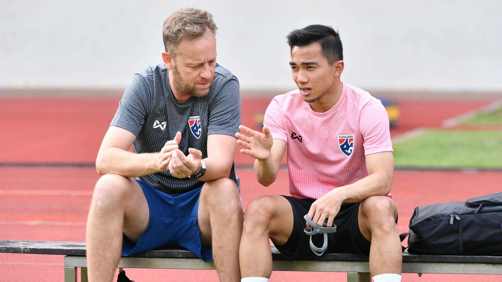 มาโน โพลกิ้ง, ชนาธิป สรงกระสินธิ์