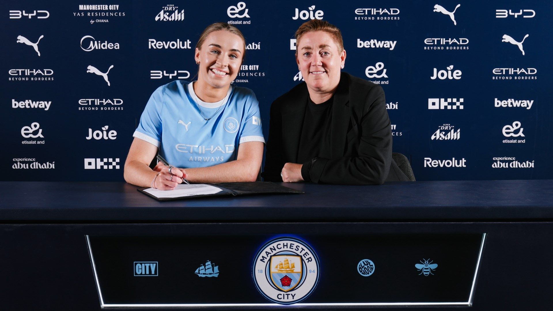 Niamh Charles Man City signing 2026