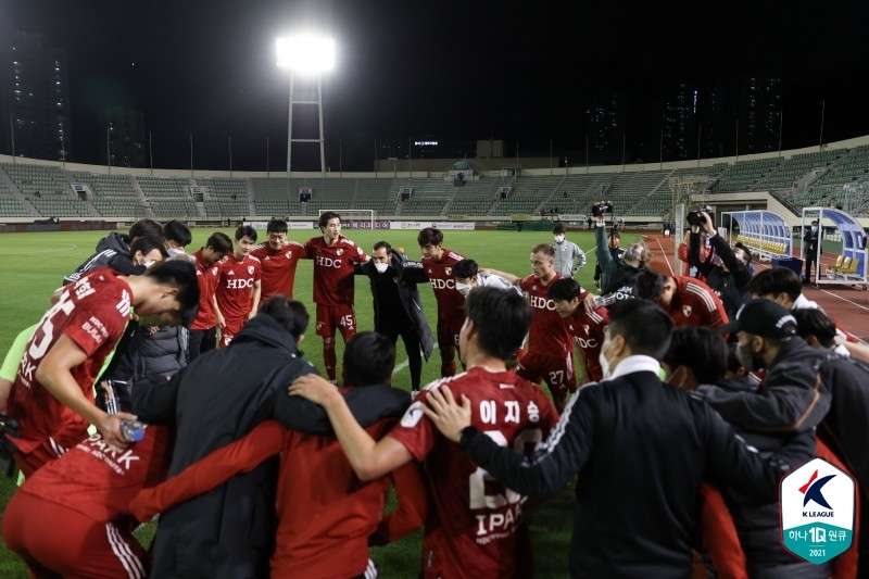 부산 단체 어깨동무