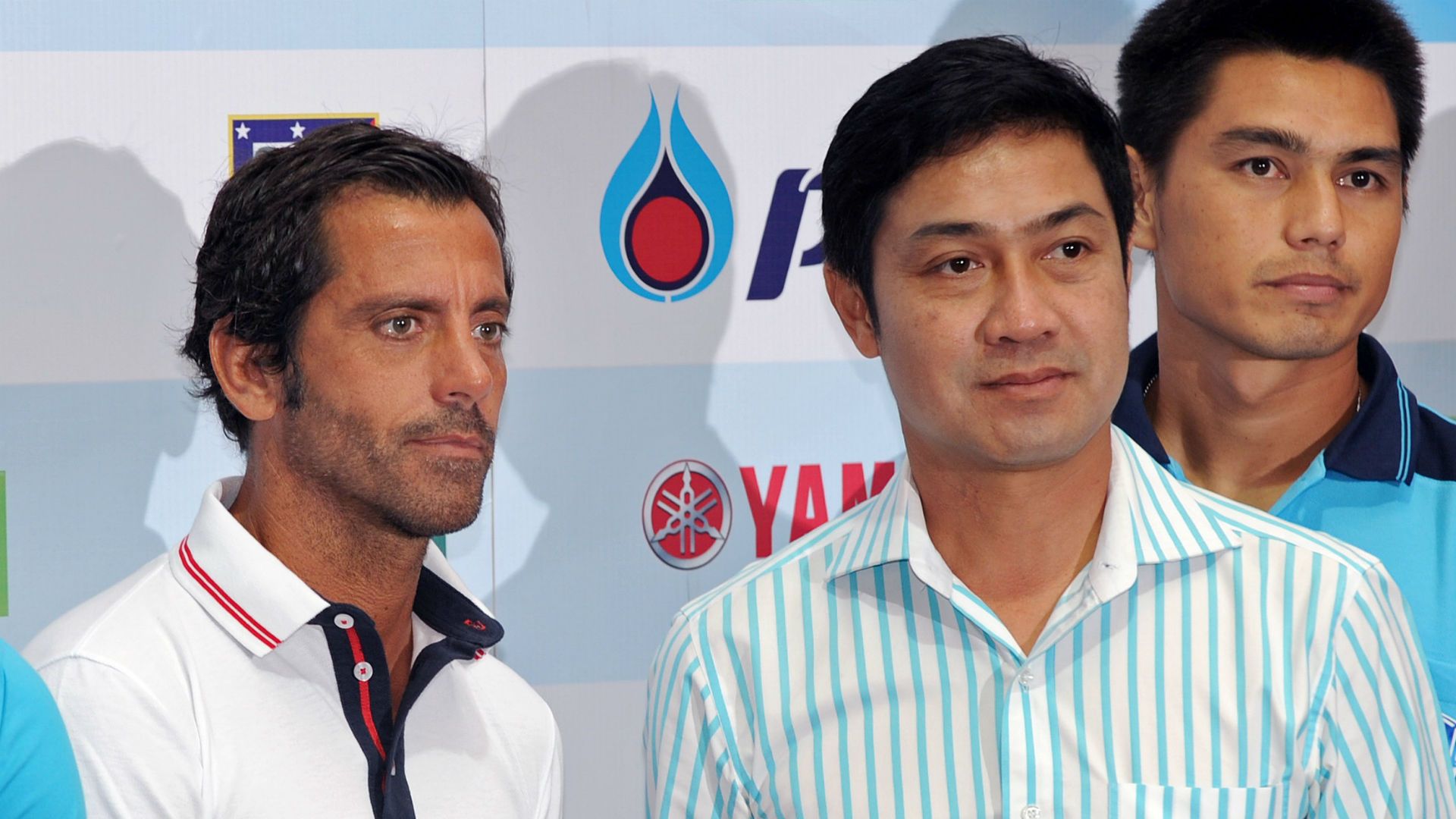 Quique Sanchez Flores Piyapong Pue-on 2010